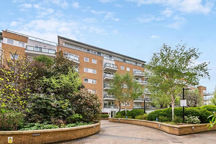 2 Bedroom Flat For Sale In Smugglers Way, Wandsworth, SW18