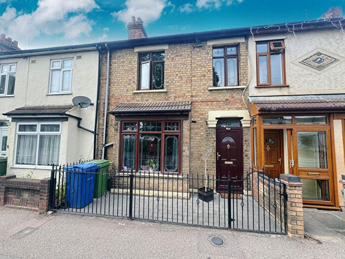 2 Bedroom Terraced House For Sale In West Road, South Ockendon, RM15