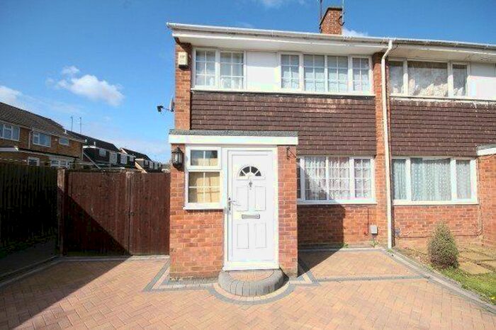 3 Bedroom Semi-Detached House To Rent In Dalby Close, Luton, LU4