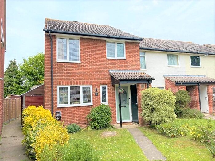 4 Bedroom Semi-Detached House To Rent In Malin Close, Stubbington, PO14