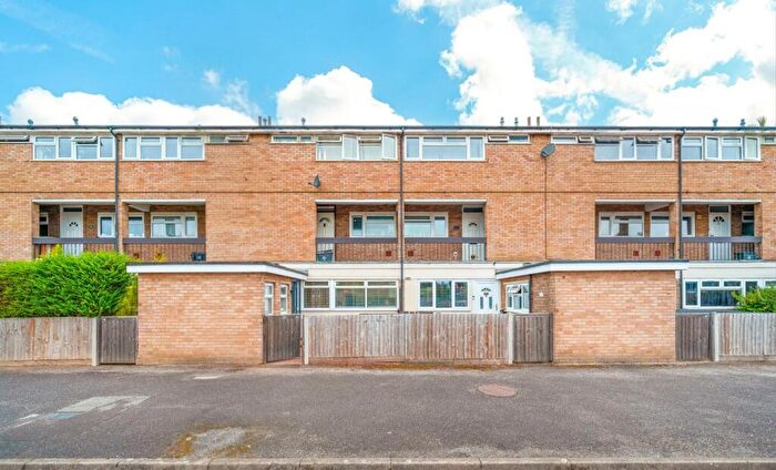 3 Bedroom Flat For Sale In Holtspur Way, Beaconsfield, HP9