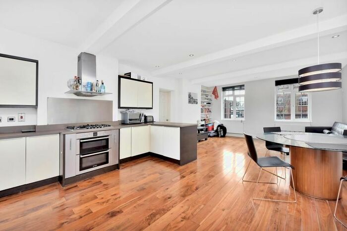 3 Bedroom Flat To Rent In Camberwell New Road, London, SE5