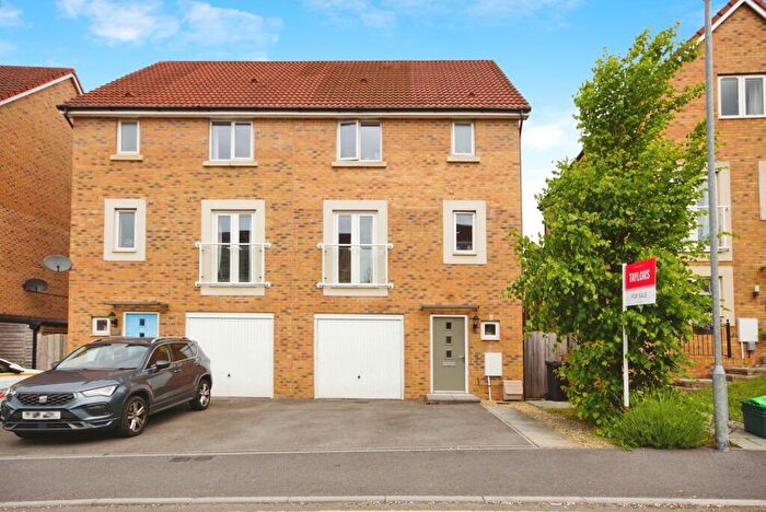 4 Bedroom Semi-Detached House For Sale In Newlands Lane, Lyde Green, Bristol, BS16