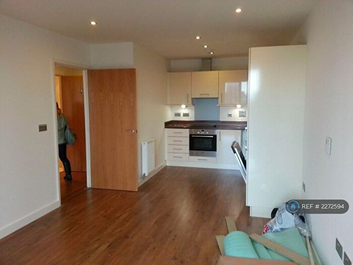 1 Bedroom Flat To Rent In Sapphire Court, London, E15
