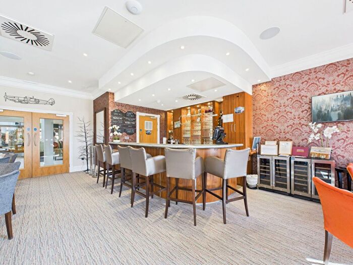 2 Bedroom Flat For Sale In Durrants Village, Faygate, RH12