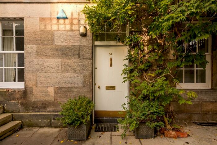 3 Bedroom Flat To Rent In Dean Terrace, Stockbridge, Edinburgh, EH4