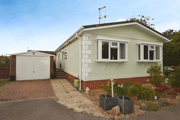 2 Bedroom Park Home For Sale In Marina View, Dogdyke, Lincoln, LN4