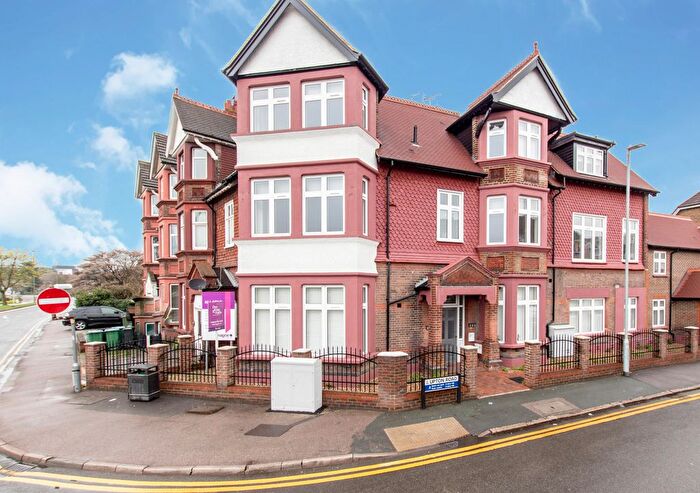 1 Bedroom Flat For Sale In Upton Road, Watford, Hertfordshire, WD18