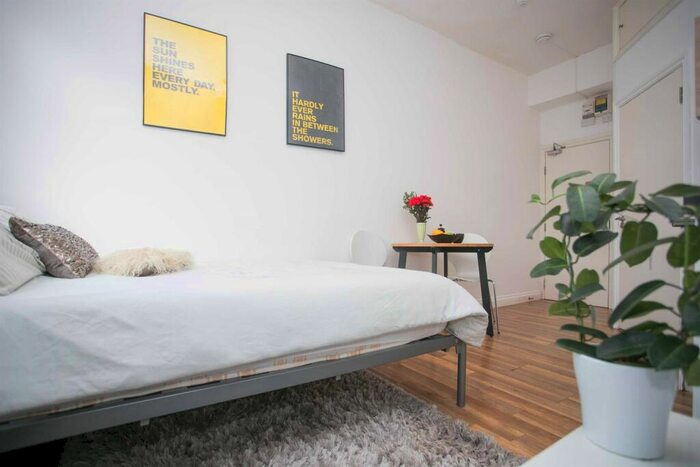 Studio To Rent In Brent Street, Hendon, NW4