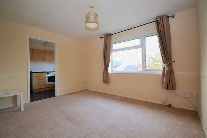 1 Bedroom Flat To Rent In Reddings Road, The Reddings, GL51