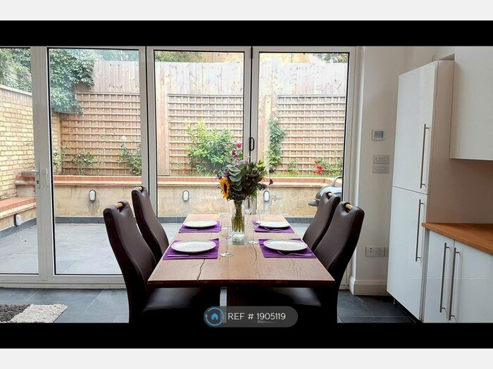 1 Bedroom Flat To Rent In Lower Road, London, SE8