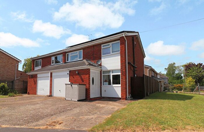3 Bedroom Semi-Detached House For Sale In Barton Drive, Hedge End, SO30