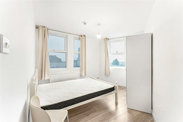 3 Bedroom Apartment To Rent In Great Eastern Street, London, EC2A