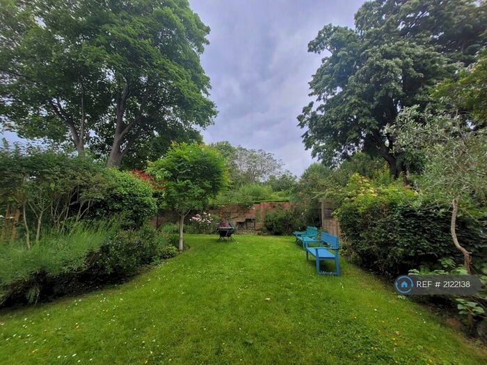 2 Bedroom Flat To Rent In Manor Park, London, SE13