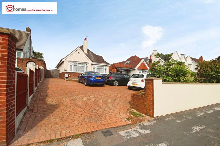 5 Bedroom Detached Bungalow For Sale In Lichfield Road, Walsall, WS3