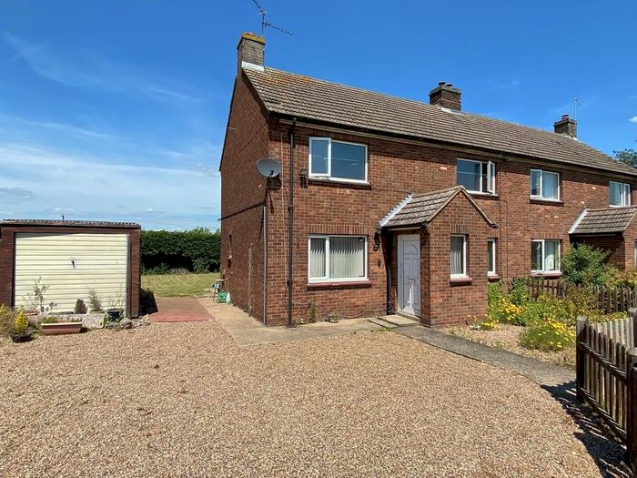 3 Bedroom Semi-Detached House For Sale In Fosse Road, Brough, NG23