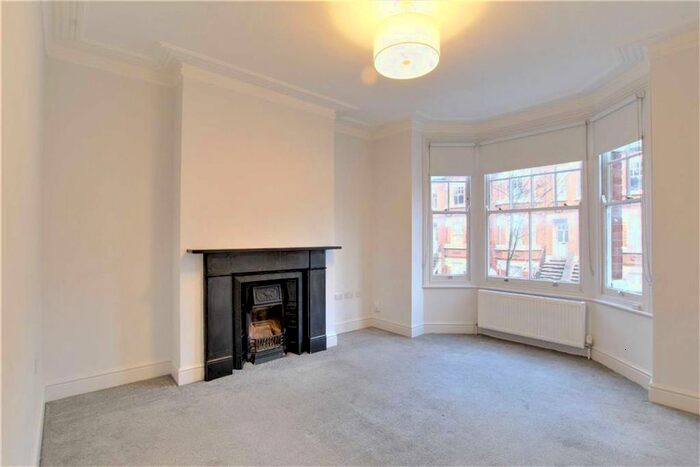 1 Bedroom Flat To Rent In Curwen Road, Shepherds Bush W12