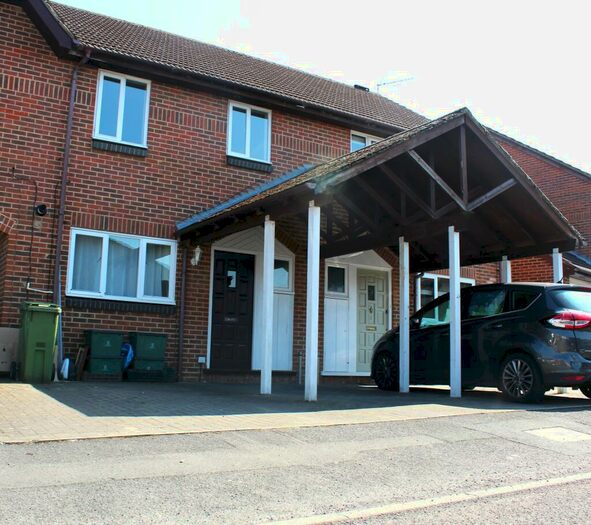 3 Bedroom Terraced House To Rent In Millbrook Gardens, GL50