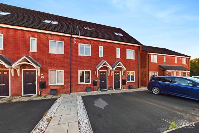 3 Bedroom Town House For Sale In Gilliver Close, Nr Stretton, DE14
