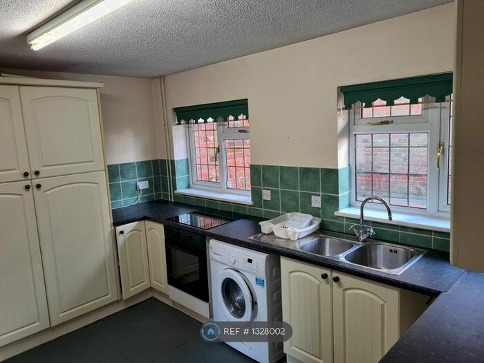 1 Bedroom Flat To Rent In High Street, Burcott, Leighton Buzzard, LU7