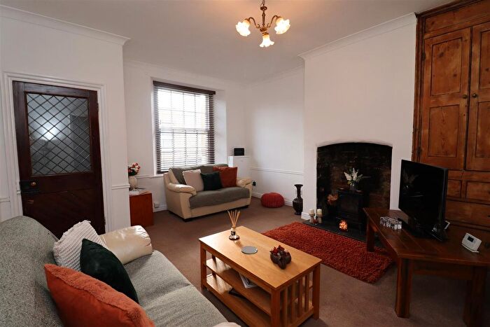 2 Bedroom Cottage For Sale In Church Street, South Cave, HU15