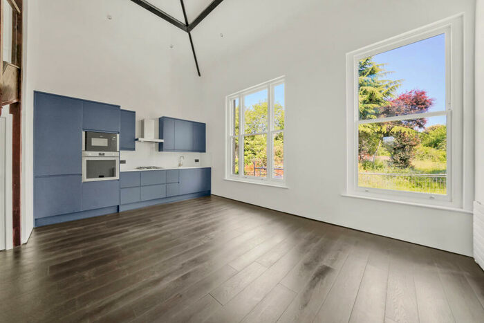 2 Bedroom Apartment To Rent In Southend Road Beckenham, BR3