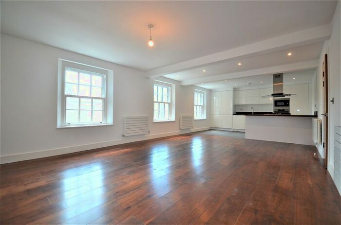2 Bedroom Flat To Rent In Chiswick High Road, London, W4