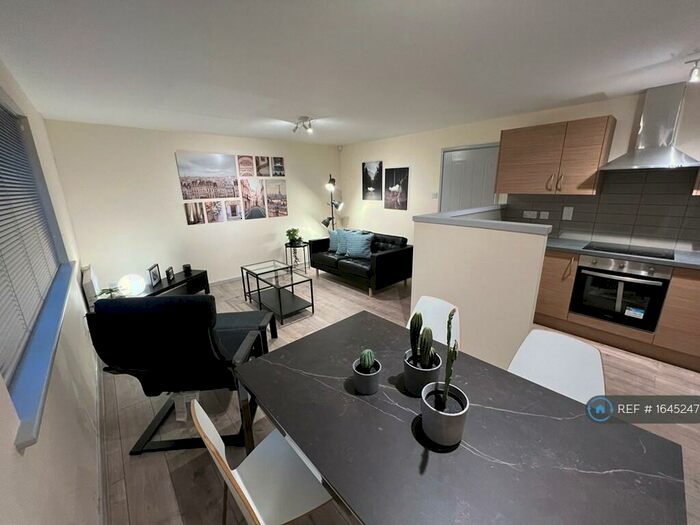 2 Bedroom Flat To Rent In Stretford Road, Manchester, M15