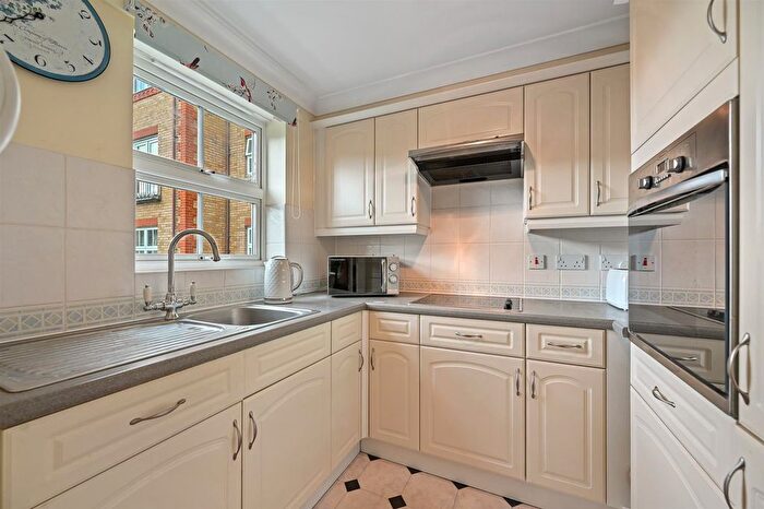 1 Bedroom Flat For Sale In Horn Lane, London, W3