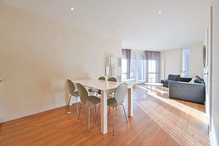 2 Bedroom Flat To Rent In Stead Street, Elephant And Castle, London, SE17