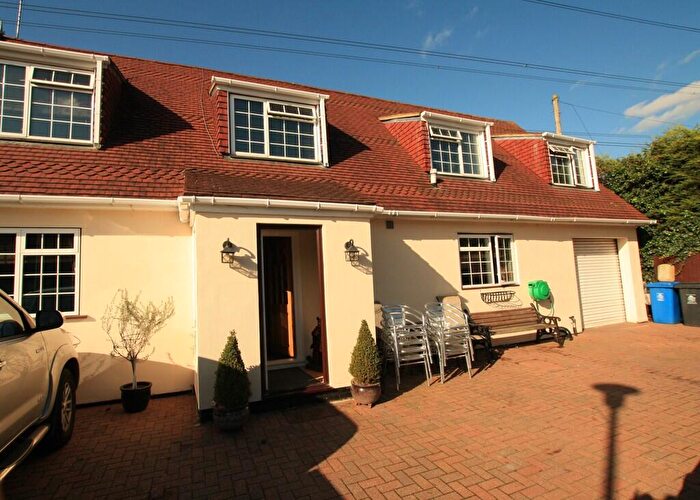 4 Bedroom Chalet For Sale In Horton, SL3