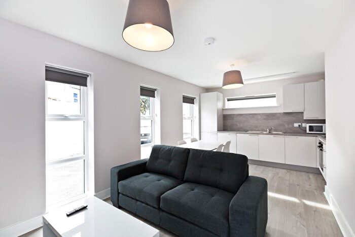 2 Bedroom Flat To Rent In Apartment, Lynthorpe House, City Centre, S1