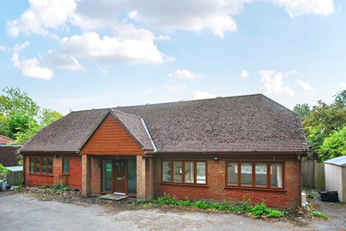 4 Bedroom Detached Bungalow To Rent In Foxendown Lane, Meopham, Gravesend, DA13
