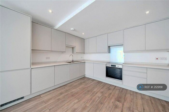 2 Bedroom Flat To Rent In Hervey Road, London, SE3