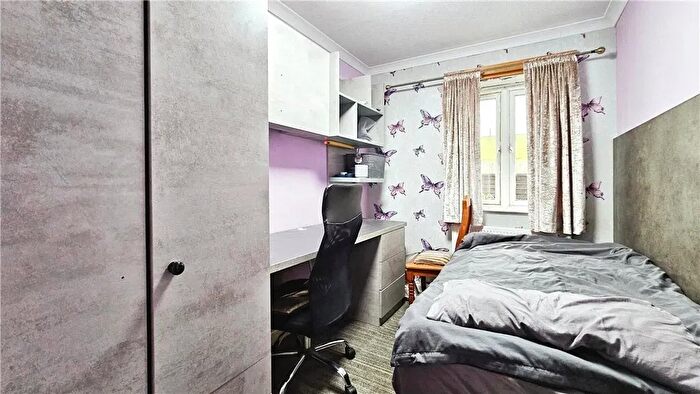3 Bedroom Flat To Rent In Stanwell, Staines, TW19