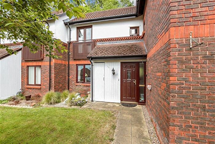 2 Bedroom Maisonette For Sale In Bramble Close, Redhill, Surrey, RH1