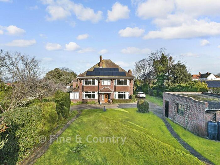 6 Bedroom Detached House For Sale In Kingsgate Avenue, Broadstairs, Kent, CT10