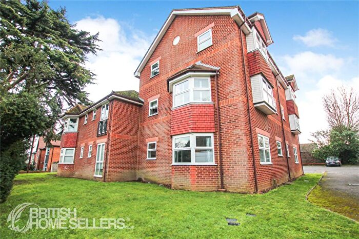 1 Bedroom Apartment For Sale In Spinney Hill, Addlestone, Surrey, KT15