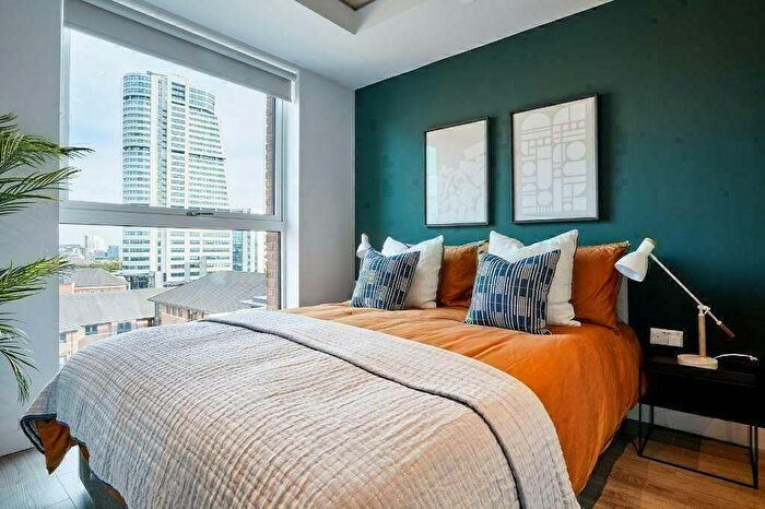 3 Bedroom Flat To Rent In Wharf Approach, Leeds, West Yorkshire, LS1