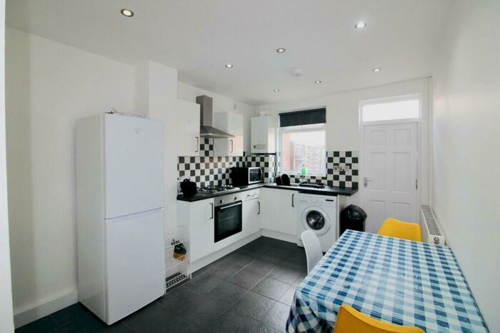 2 Bedroom House To Rent In Chilwell Street, Nottingham, NG7