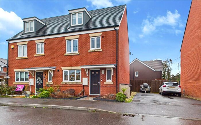 4 Bedroom Semi Detached House For Sale In Garrett Drive, Shinfield, Reading, Berkshire, RG2