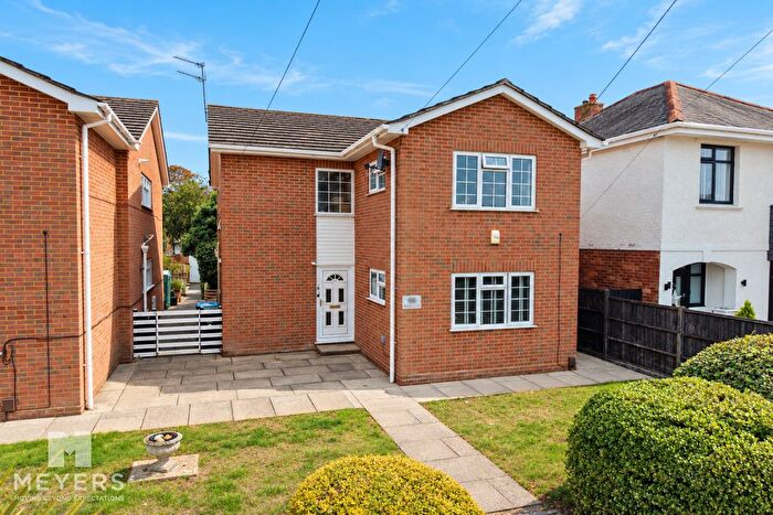 2 Bedroom Flat For Sale In Endfield Road, Christchurch, BH23