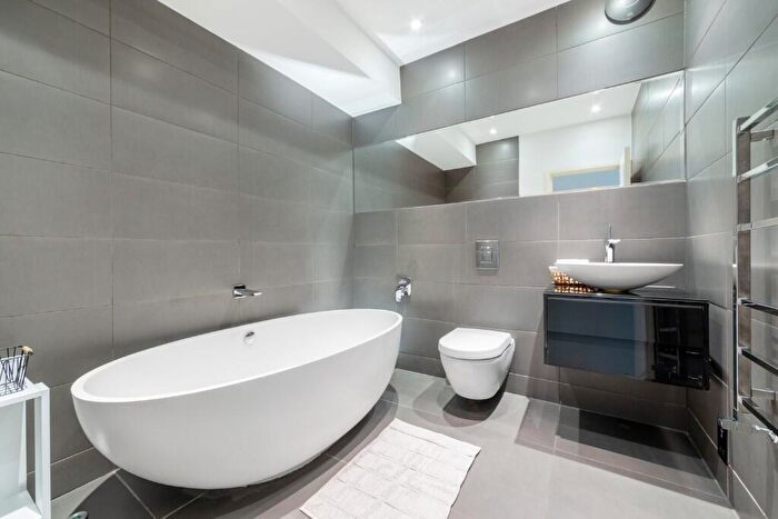 2 Bedroom Apartment To Rent In Northburgh Street, London, EC1V
