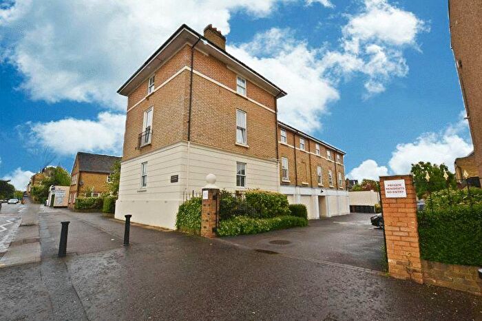 1 Bedroom Flat To Rent In Lysander Gardens, Surbiton, KT6