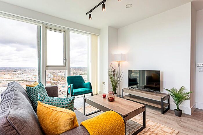 2 Bedroom Flat To Rent In North Acton, W3