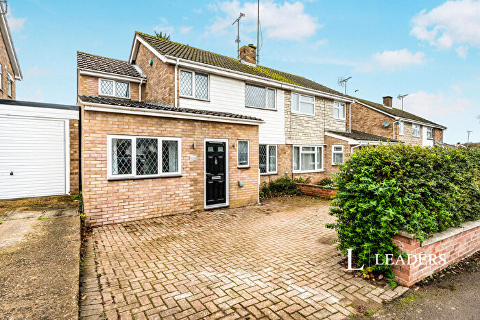 3 Bedroom Semi-Detached House To Rent In Whalley Drive, Bletchley, MK3