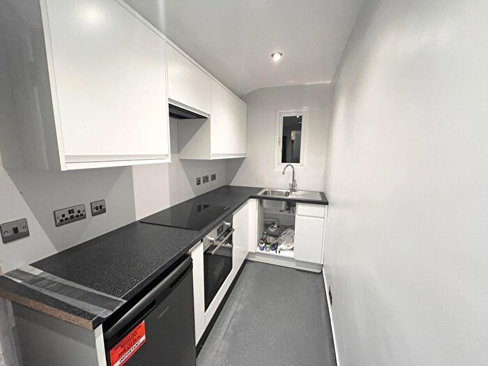 2 Bedroom Apartment To Rent In Station Road, Twyford, RG10