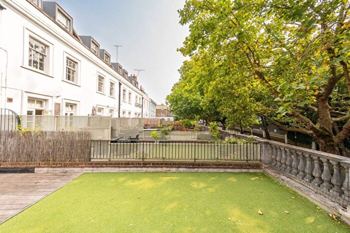 4 Bedroom Maisonette To Rent In Lansdowne Mews, Holland Park, London, W11