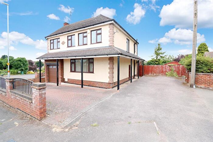 4 Bedroom House To Rent In St Marys Avenue, Rushden, NN10