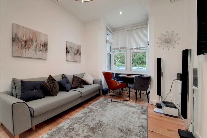 2 Bedroom Flat To Rent In Birdhurst Road, London, SW18